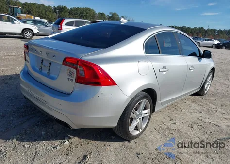 2015 Volvo S60 T5 Premier z USA, uszkodzony, nr VIN YV126MFB4F2307590